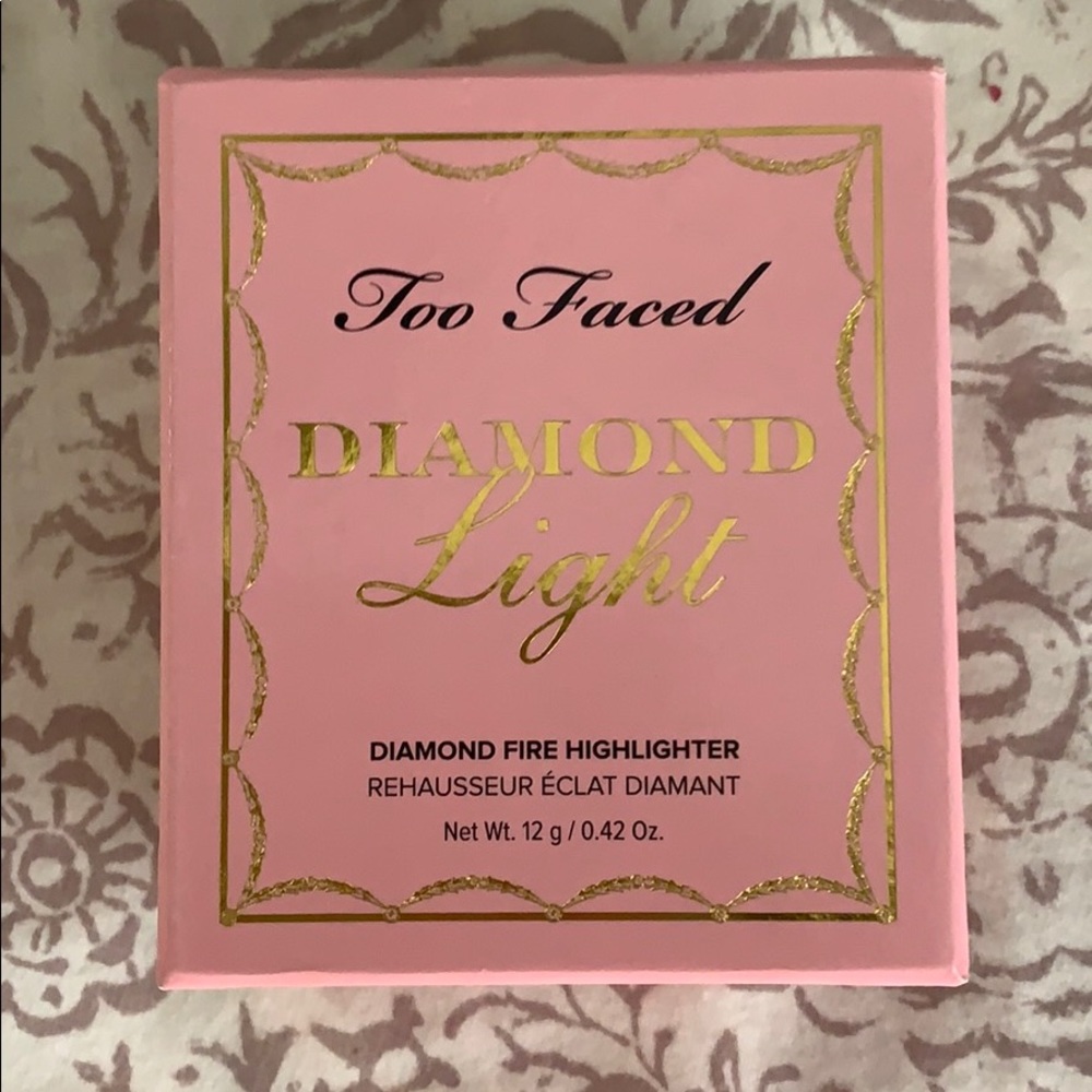 Too Faced Diamond Light Highlighter
